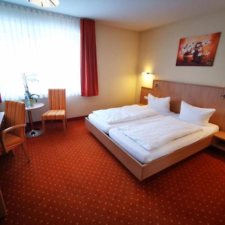 Hotel Touristik Нойенбург-ам-Райн Экстерьер фото